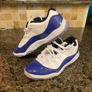 Jordan 11 low top sz 2 youth